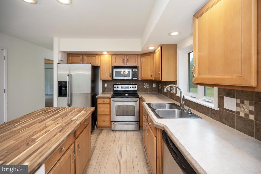 8410 SHIRLEY RD, UNIONVILLE, Virginia 22567, 4 Bedrooms Bedrooms, ,3 BathroomsBathrooms,Residential,8410 SHIRLEY RD,VASP2036602 MLS # VASP2036602