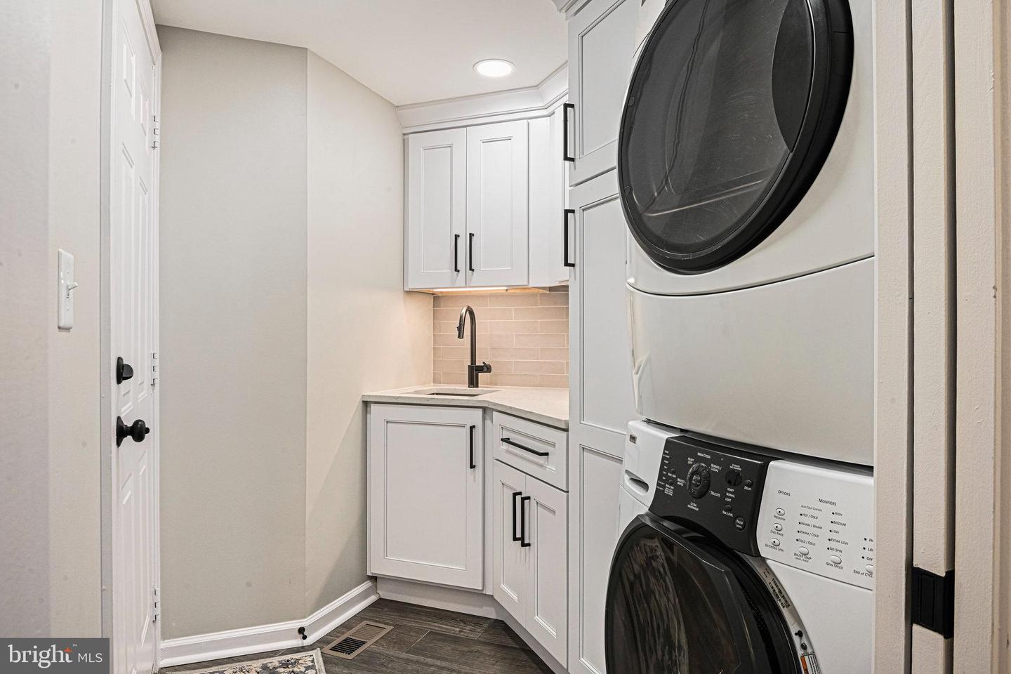 3831 FARRCROFT DR, FAIRFAX, Virginia 22030, 4 Bedrooms Bedrooms, ,4 BathroomsBathrooms,Residential,For sale,3831 FARRCROFT DR,VAFC2007124 MLS # VAFC2007124