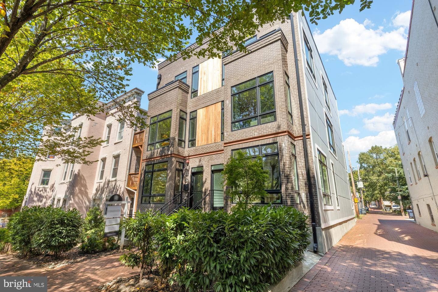 81 U ST NW #A, WASHINGTON, District Of Columbia 20001, 3 Bedrooms Bedrooms, ,3 BathroomsBathrooms,Residential,For sale,81 U ST NW #A,DCDC2225152 MLS # DCDC2225152