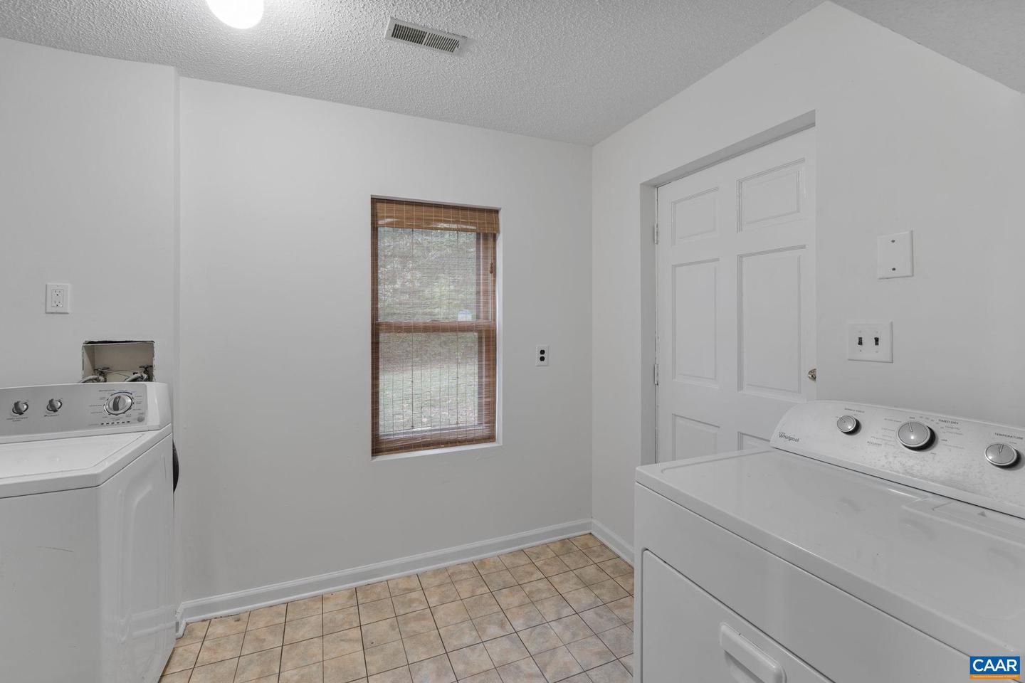 345 WALNUT SHADE RD, LOUISA, Virginia 23093, 2 Bedrooms Bedrooms, ,2 BathroomsBathrooms,Residential,For sale,345 WALNUT SHADE RD,669585 MLS # 669585