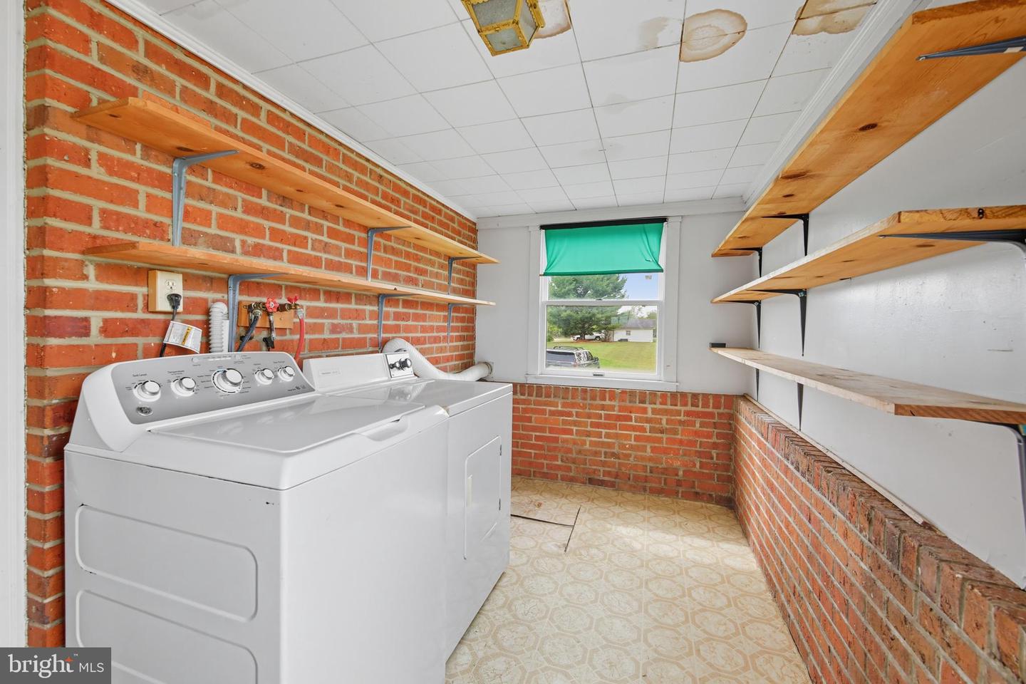 1982 BARBERSHOP RD, EDINBURG, Virginia 22824, 3 Bedrooms Bedrooms, ,1 BathroomBathrooms,Residential,For sale,1982 BARBERSHOP RD,VASH2012672 MLS # VASH2012672
