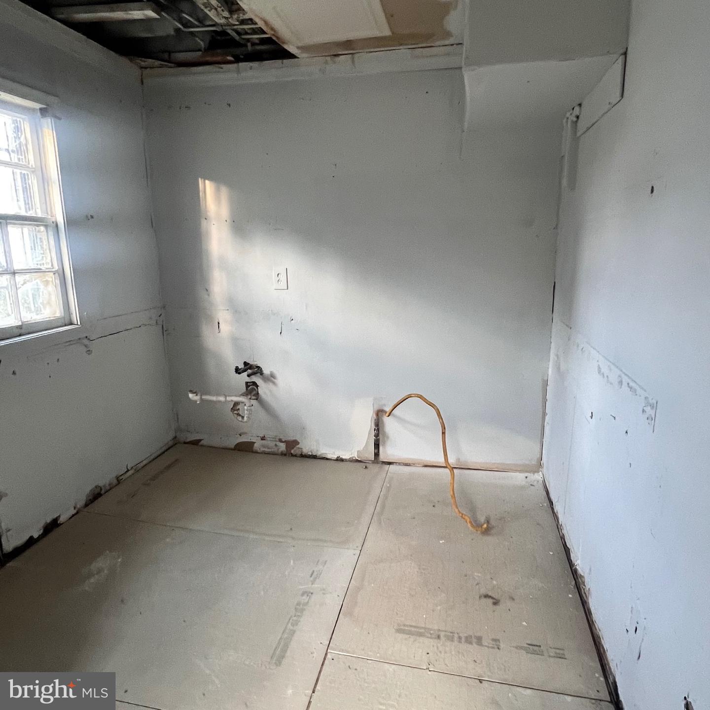 WASHINGTON, District Of Columbia 20032, 5 Bedrooms Bedrooms, ,1 BathroomBathrooms,Residential,For sale,DCDC2225174 MLS # DCDC2225174