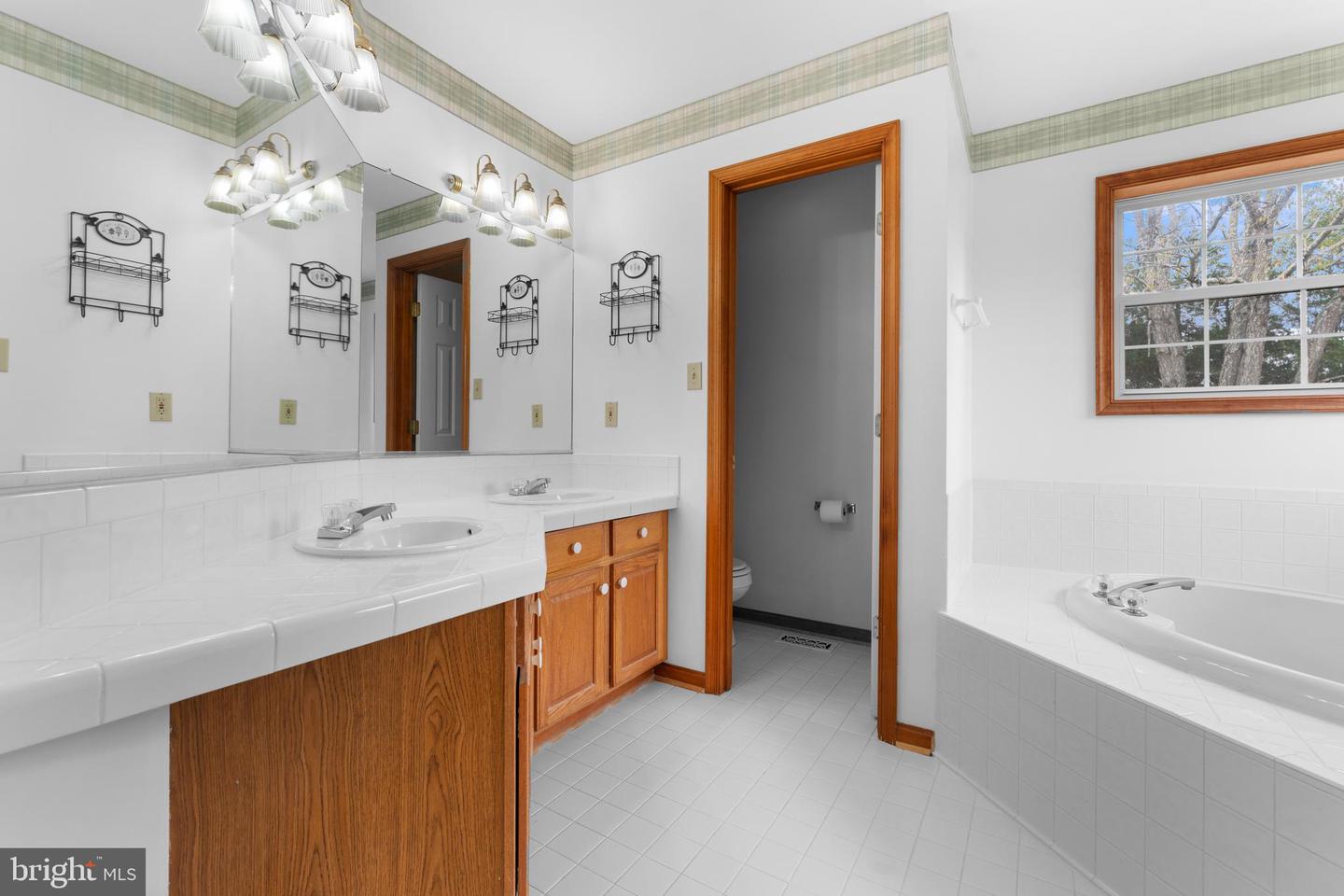 16371 QUAIL RIDGE DR, AMISSVILLE, Virginia 20106, 3 Bedrooms Bedrooms, ,2 BathroomsBathrooms,Residential,For sale,16371 QUAIL RIDGE DR,VACU2008634 MLS # VACU2008634