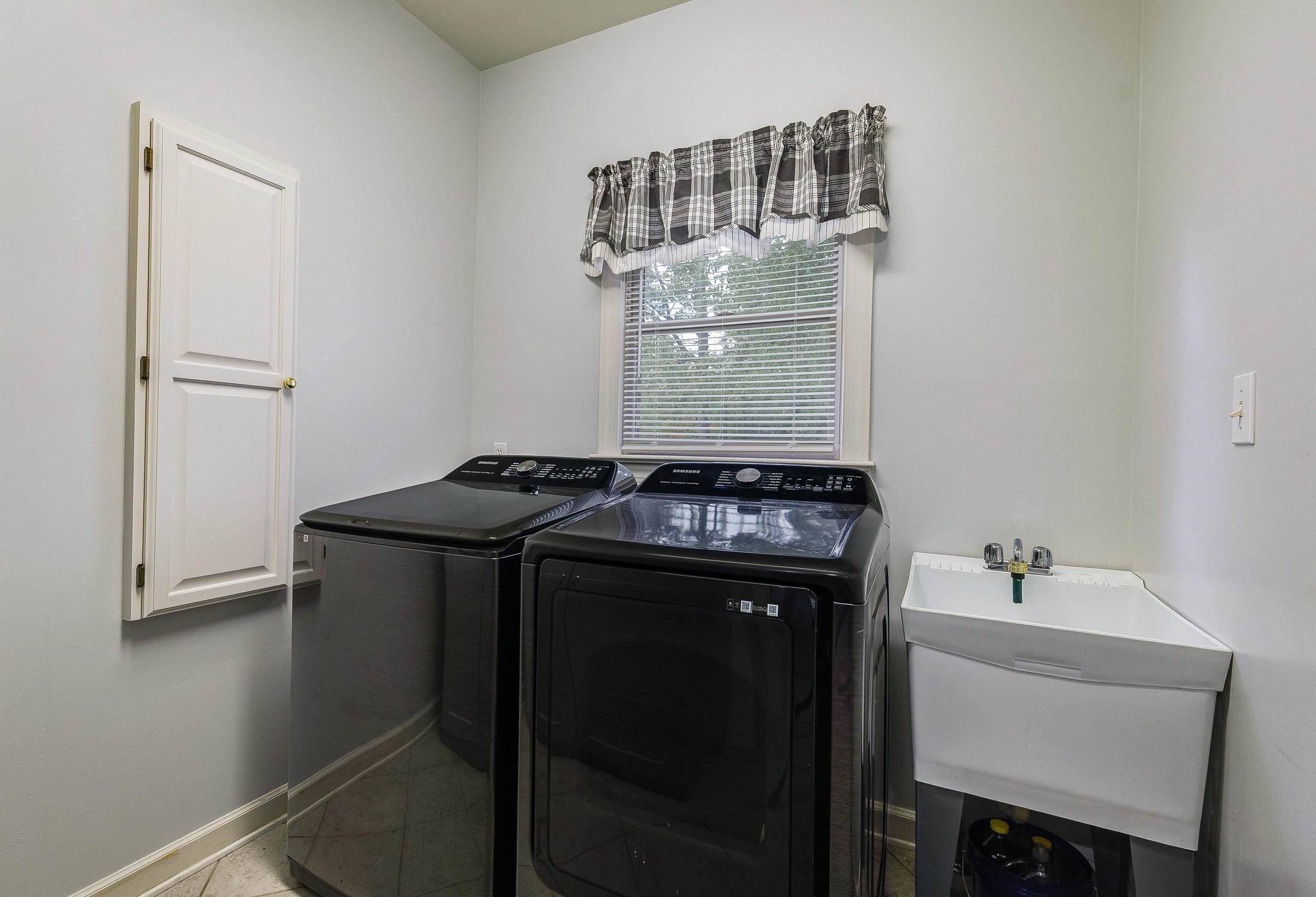 505 PELHAM DR, WAYNESBORO, Virginia 22980, 4 Bedrooms Bedrooms, ,2 BathroomsBathrooms,Residential,505 PELHAM DR,669606 MLS # 669606