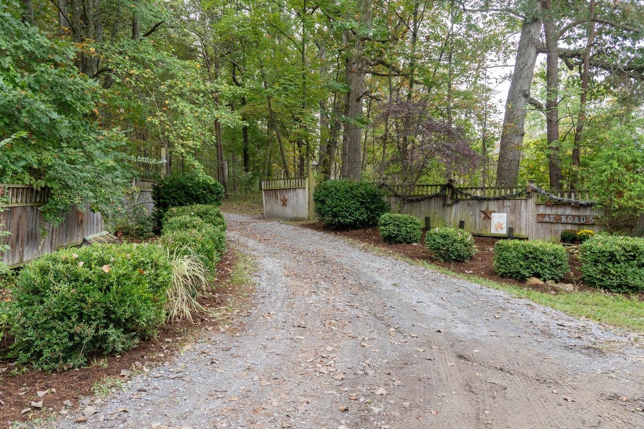 4679 MOUNTAIN FARM RD, ELKTON, Virginia 22827, 3 Bedrooms Bedrooms, ,2 BathroomsBathrooms,Residential,4679 MOUNTAIN FARM RD,669615 MLS # 669615