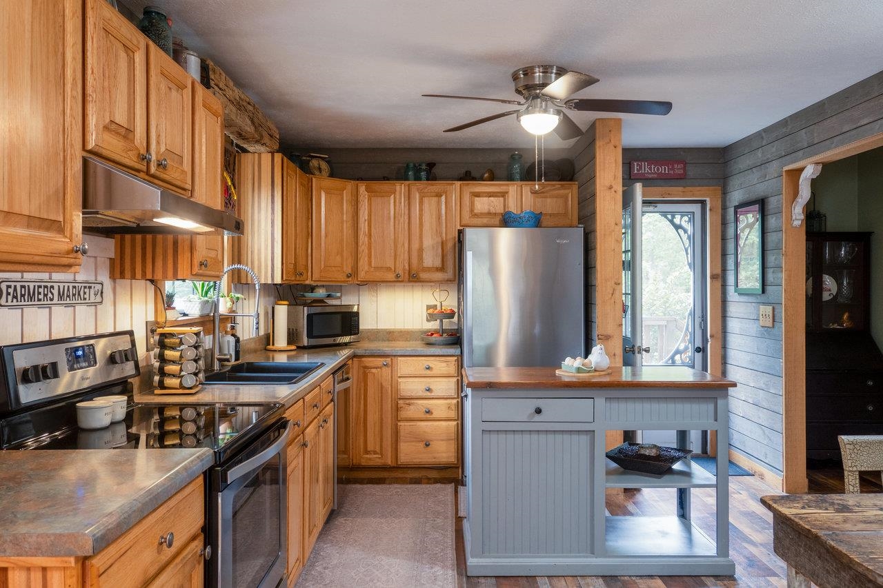 4679 MOUNTAIN FARM RD, ELKTON, Virginia 22827, 3 Bedrooms Bedrooms, ,2 BathroomsBathrooms,Residential,4679 MOUNTAIN FARM RD,669615 MLS # 669615