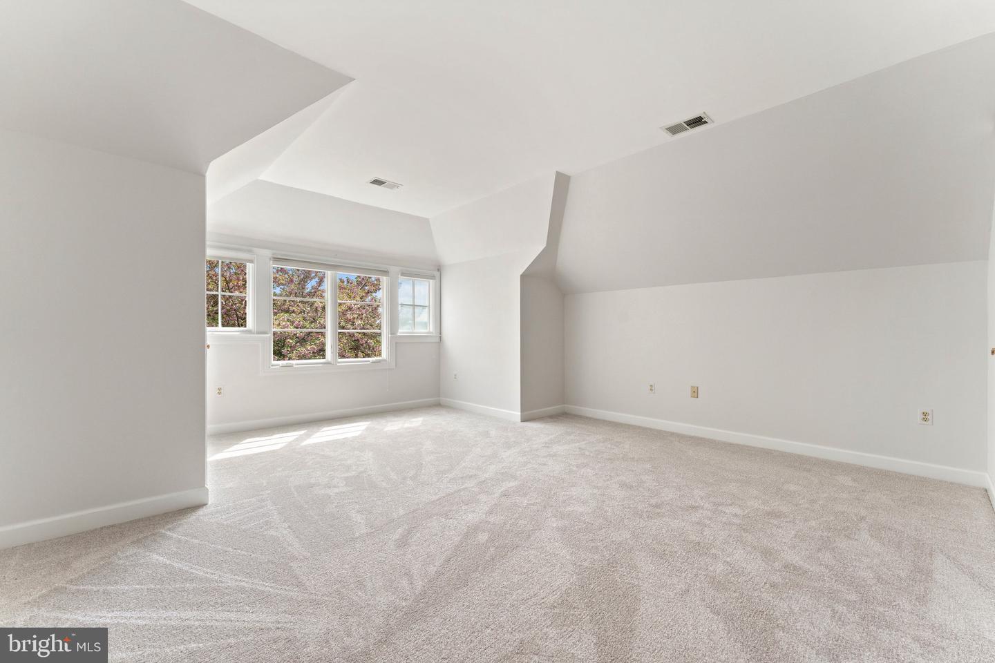 8300 FALCON GLEN RD, WARRENTON, Virginia 20186, 5 Bedrooms Bedrooms, ,3 BathroomsBathrooms,Residential,For sale,8300 FALCON GLEN RD,VAFQ2016346 MLS # VAFQ2016346