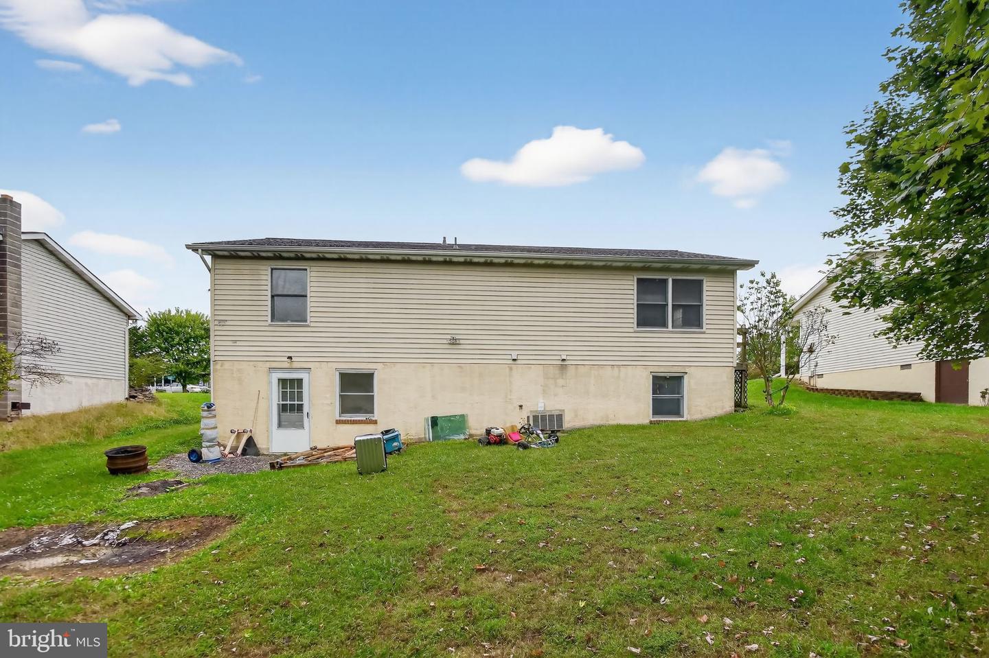315 CHINKAPIN DR, STEPHENS CITY, Virginia 22655, 4 Bedrooms Bedrooms, ,2 BathroomsBathrooms,Residential,For sale,315 CHINKAPIN DR,VAFV2036578 MLS # VAFV2036578