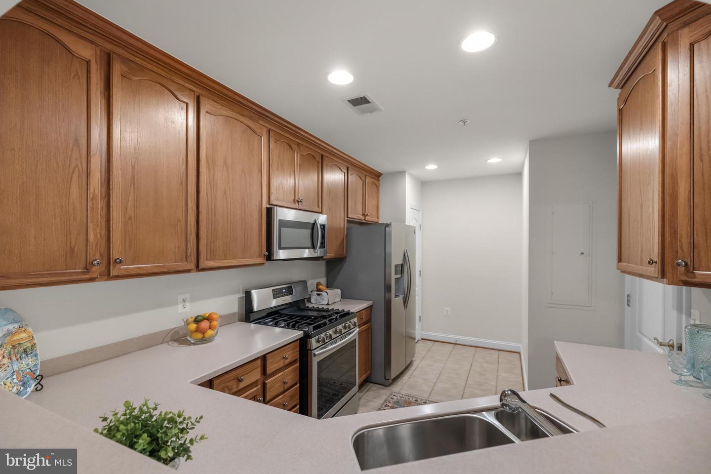 2905 SAINTSBURY PLZ #315, FAIRFAX, Virginia 22031, 2 Bedrooms Bedrooms, ,2 BathroomsBathrooms,Residential,For sale,2905 SAINTSBURY PLZ #315,VAFX2265804 MLS # VAFX2265804