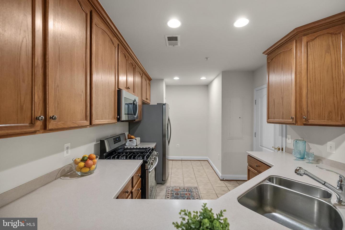 2905 SAINTSBURY PLZ #315, FAIRFAX, Virginia 22031, 2 Bedrooms Bedrooms, ,2 BathroomsBathrooms,Residential,For sale,2905 SAINTSBURY PLZ #315,VAFX2265804 MLS # VAFX2265804