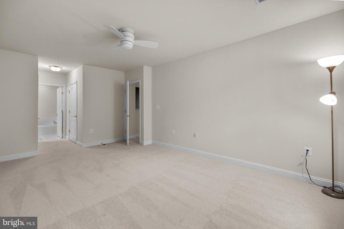 2905 SAINTSBURY PLZ #315, FAIRFAX, Virginia 22031, 2 Bedrooms Bedrooms, ,2 BathroomsBathrooms,Residential,For sale,2905 SAINTSBURY PLZ #315,VAFX2265804 MLS # VAFX2265804