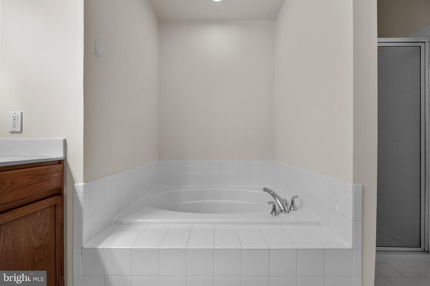 2905 SAINTSBURY PLZ #315, FAIRFAX, Virginia 22031, 2 Bedrooms Bedrooms, ,2 BathroomsBathrooms,Residential,For sale,2905 SAINTSBURY PLZ #315,VAFX2265804 MLS # VAFX2265804