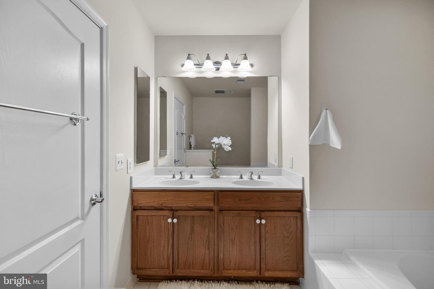 2905 SAINTSBURY PLZ #315, FAIRFAX, Virginia 22031, 2 Bedrooms Bedrooms, ,2 BathroomsBathrooms,Residential,For sale,2905 SAINTSBURY PLZ #315,VAFX2265804 MLS # VAFX2265804