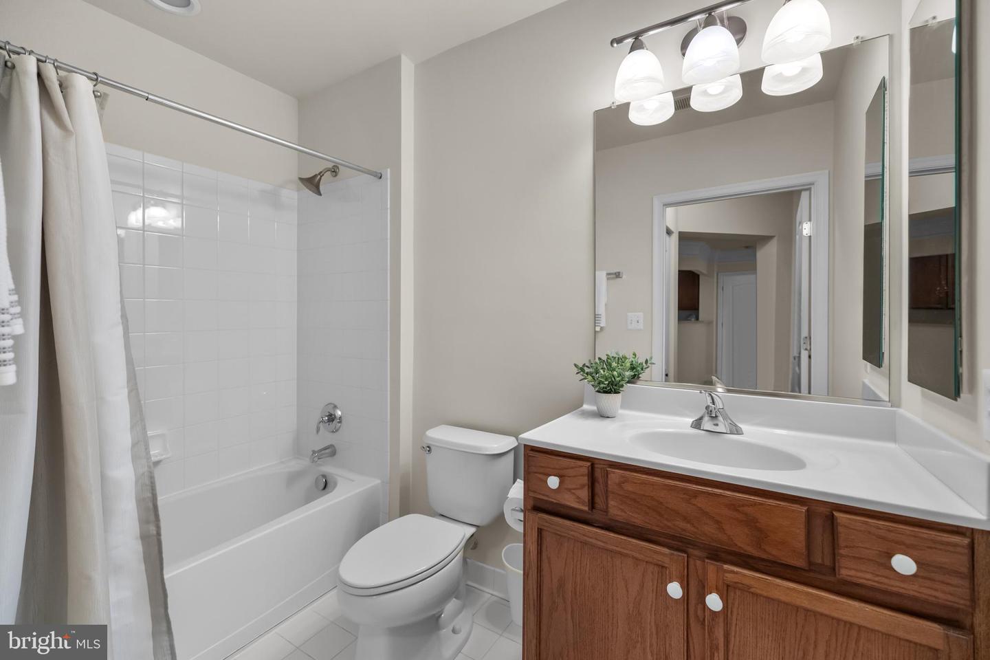 2905 SAINTSBURY PLZ #315, FAIRFAX, Virginia 22031, 2 Bedrooms Bedrooms, ,2 BathroomsBathrooms,Residential,For sale,2905 SAINTSBURY PLZ #315,VAFX2265804 MLS # VAFX2265804