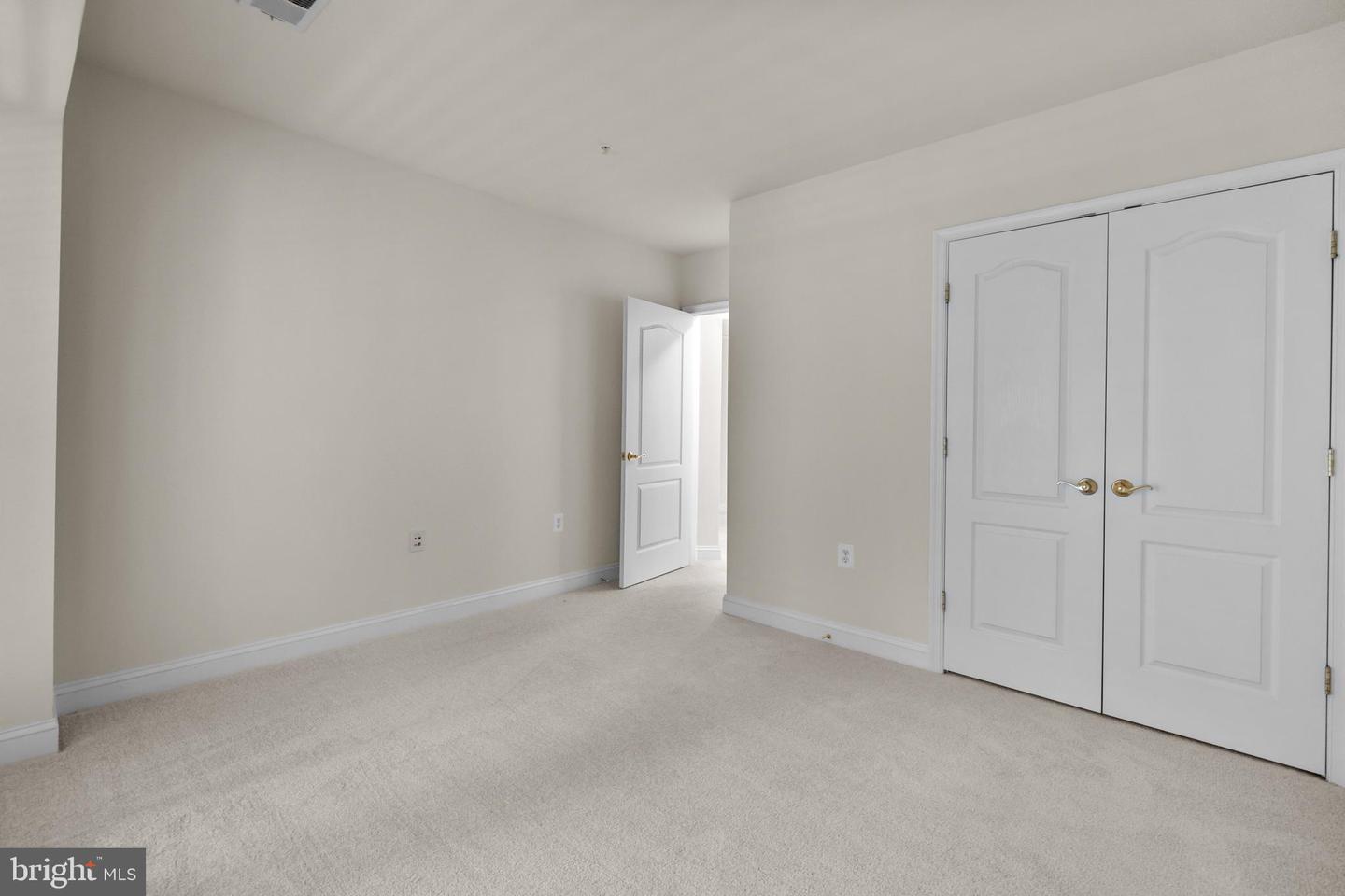 2905 SAINTSBURY PLZ #315, FAIRFAX, Virginia 22031, 2 Bedrooms Bedrooms, ,2 BathroomsBathrooms,Residential,For sale,2905 SAINTSBURY PLZ #315,VAFX2265804 MLS # VAFX2265804