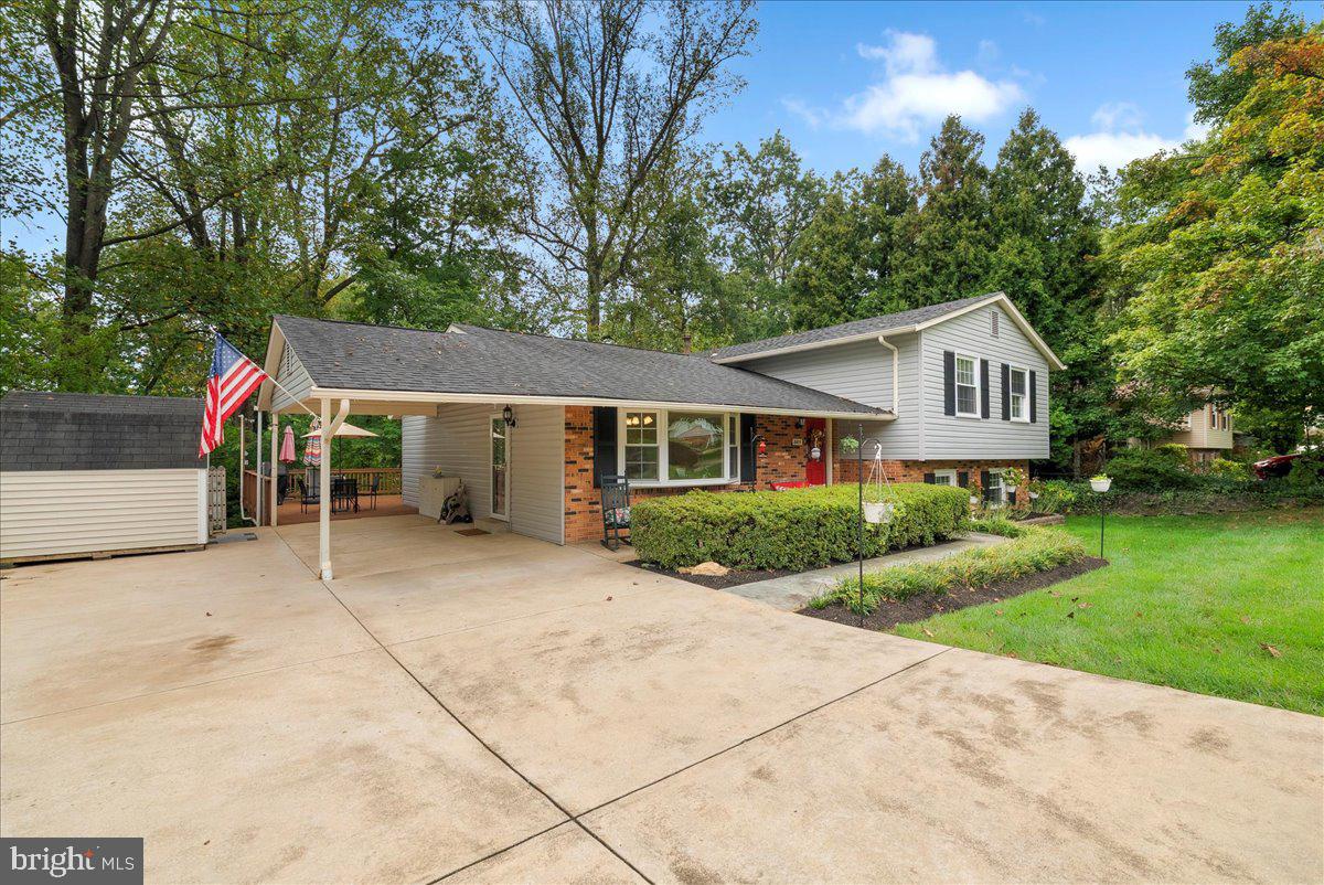 8105 GALE ST, ANNANDALE, Virginia 22003, 5 Bedrooms Bedrooms, ,3 BathroomsBathrooms,Residential,For sale,8105 GALE ST,VAFX2268026 MLS # VAFX2268026