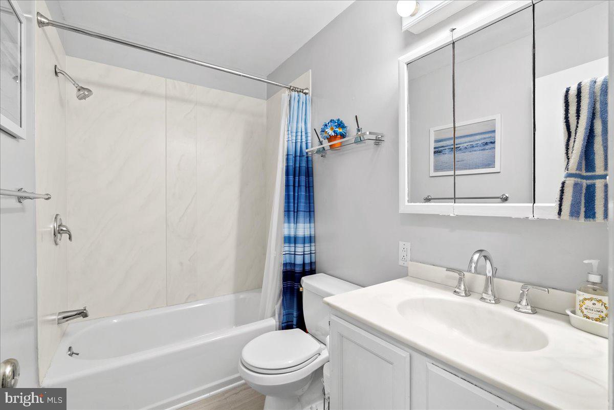 8105 GALE ST, ANNANDALE, Virginia 22003, 5 Bedrooms Bedrooms, ,3 BathroomsBathrooms,Residential,For sale,8105 GALE ST,VAFX2268026 MLS # VAFX2268026