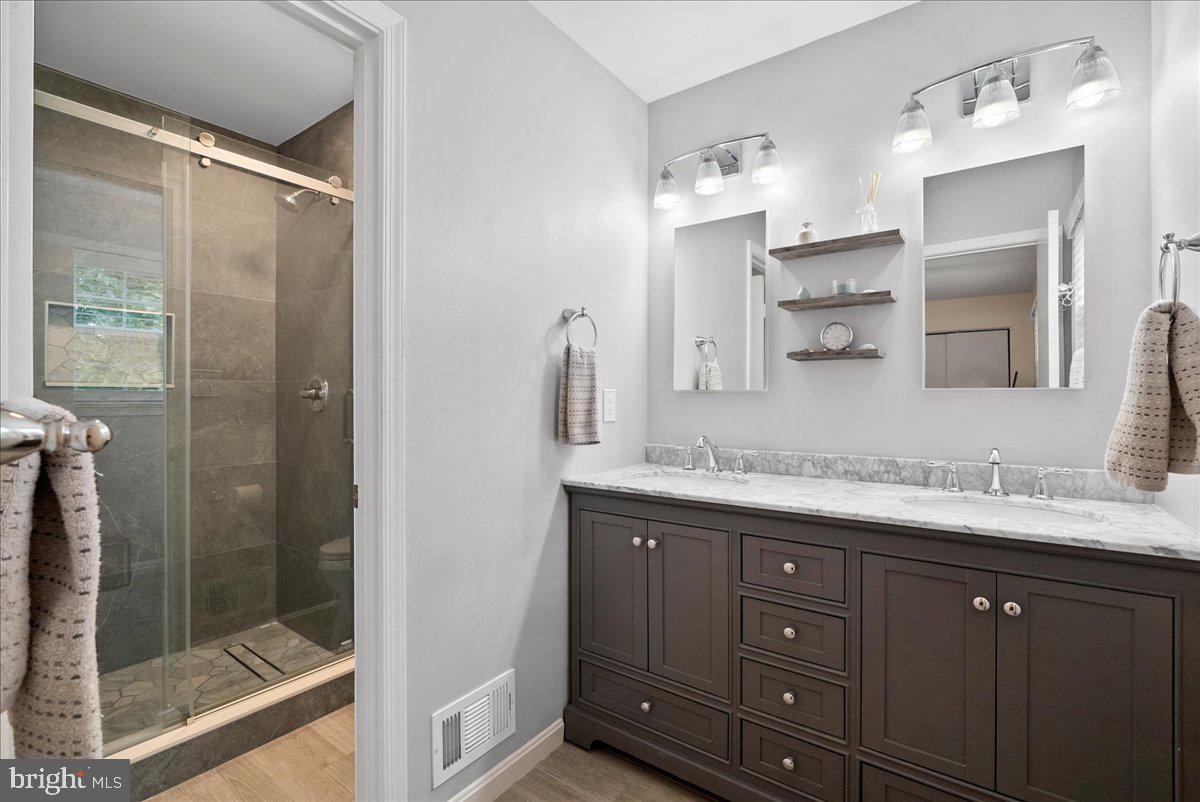 8105 GALE ST, ANNANDALE, Virginia 22003, 5 Bedrooms Bedrooms, ,3 BathroomsBathrooms,Residential,For sale,8105 GALE ST,VAFX2268026 MLS # VAFX2268026