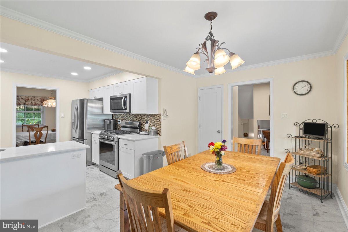 8105 GALE ST, ANNANDALE, Virginia 22003, 5 Bedrooms Bedrooms, ,3 BathroomsBathrooms,Residential,For sale,8105 GALE ST,VAFX2268026 MLS # VAFX2268026