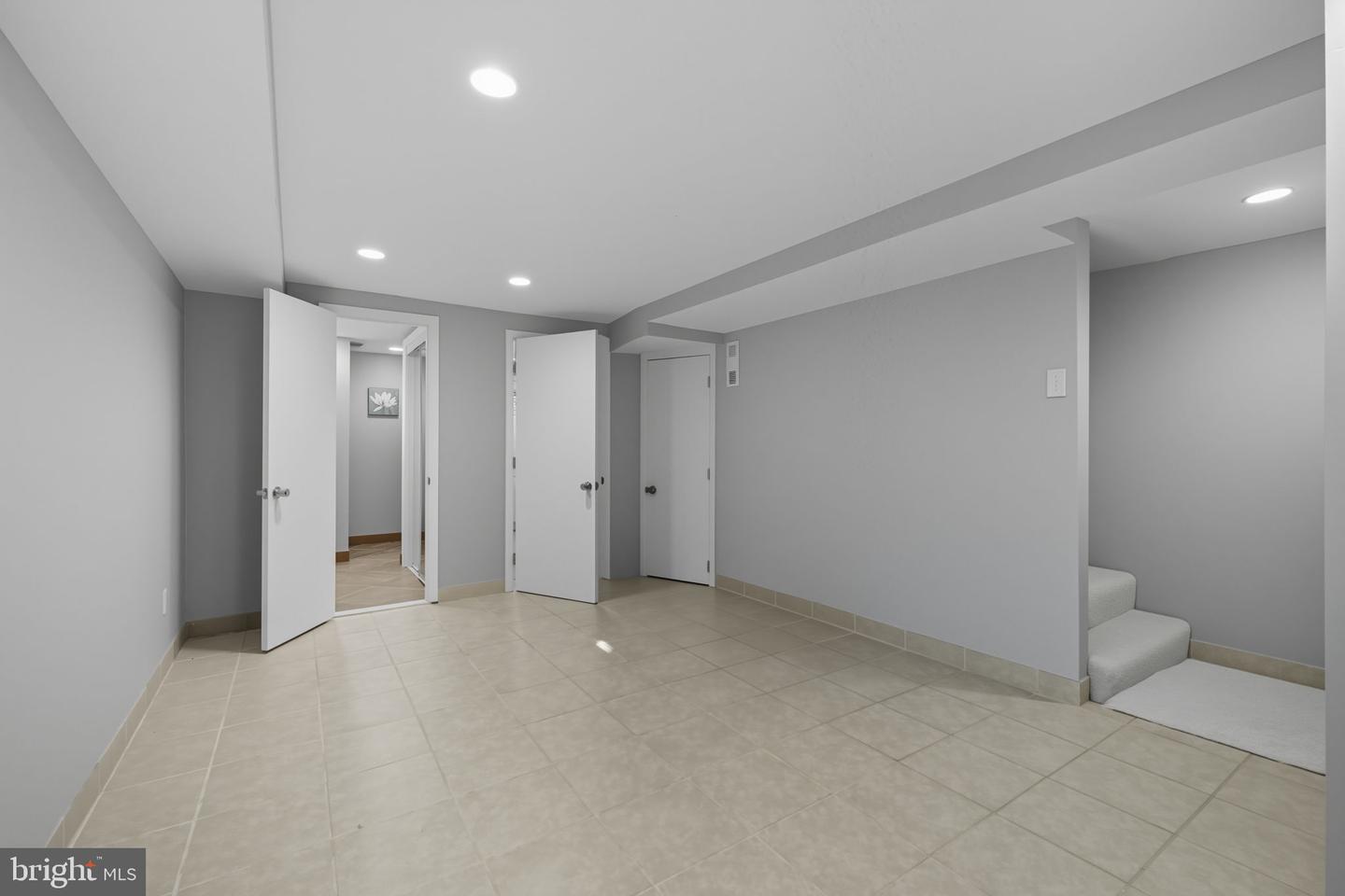 6942 UNIVERSITY DR, ALEXANDRIA, Virginia 22307, 2 Bedrooms Bedrooms, ,2 BathroomsBathrooms,Residential,For sale,6942 UNIVERSITY DR,VAFX2268226 MLS # VAFX2268226