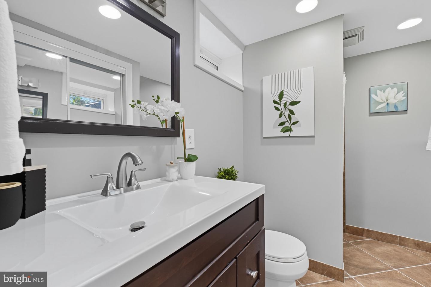 6942 UNIVERSITY DR, ALEXANDRIA, Virginia 22307, 2 Bedrooms Bedrooms, ,2 BathroomsBathrooms,Residential,For sale,6942 UNIVERSITY DR,VAFX2268226 MLS # VAFX2268226