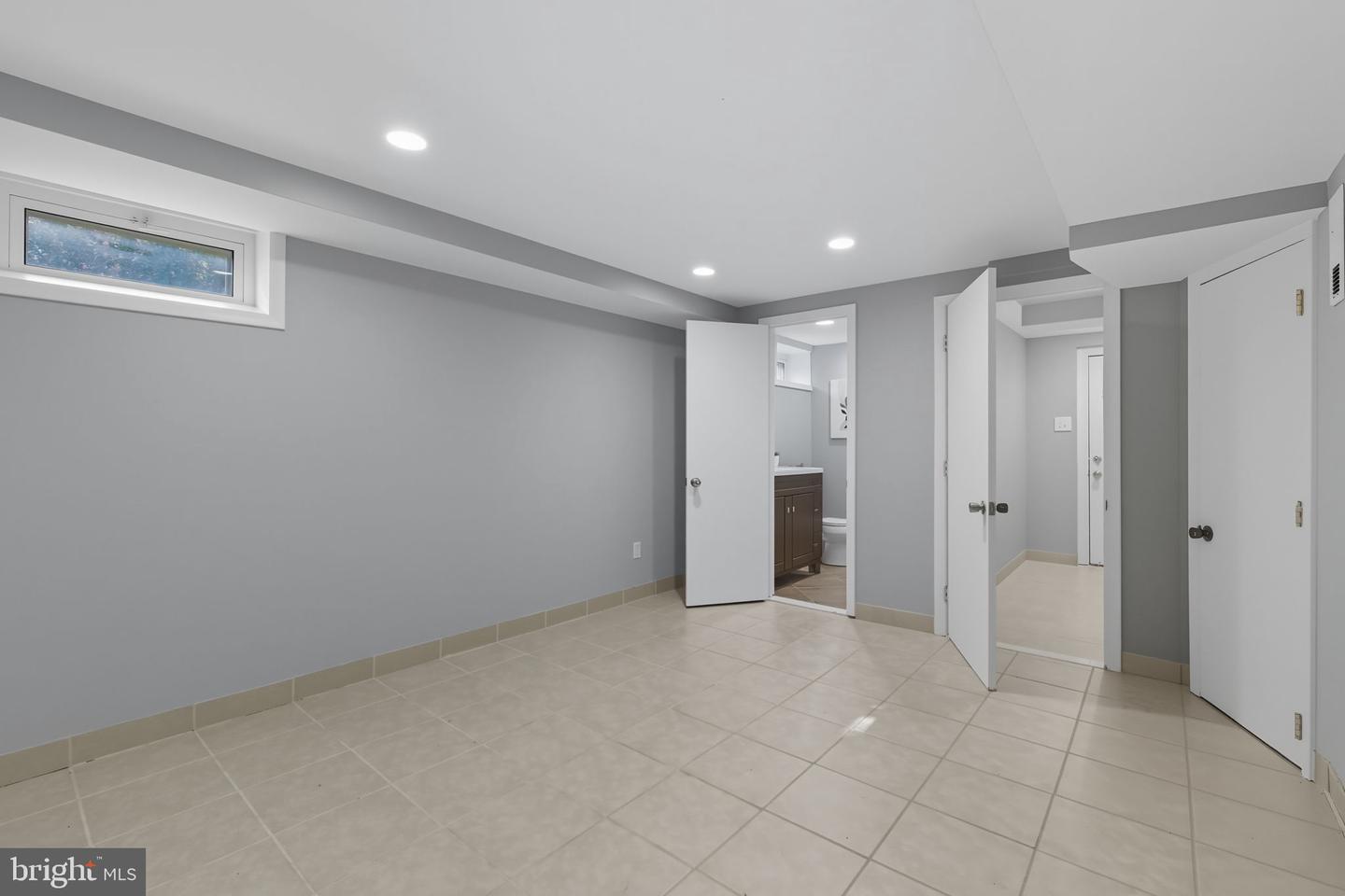 6942 UNIVERSITY DR, ALEXANDRIA, Virginia 22307, 2 Bedrooms Bedrooms, ,2 BathroomsBathrooms,Residential,For sale,6942 UNIVERSITY DR,VAFX2268226 MLS # VAFX2268226