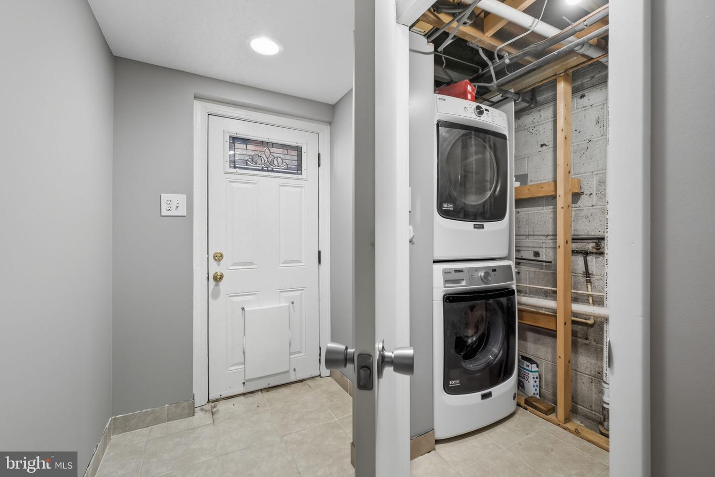 6942 UNIVERSITY DR, ALEXANDRIA, Virginia 22307, 2 Bedrooms Bedrooms, ,2 BathroomsBathrooms,Residential,For sale,6942 UNIVERSITY DR,VAFX2268226 MLS # VAFX2268226