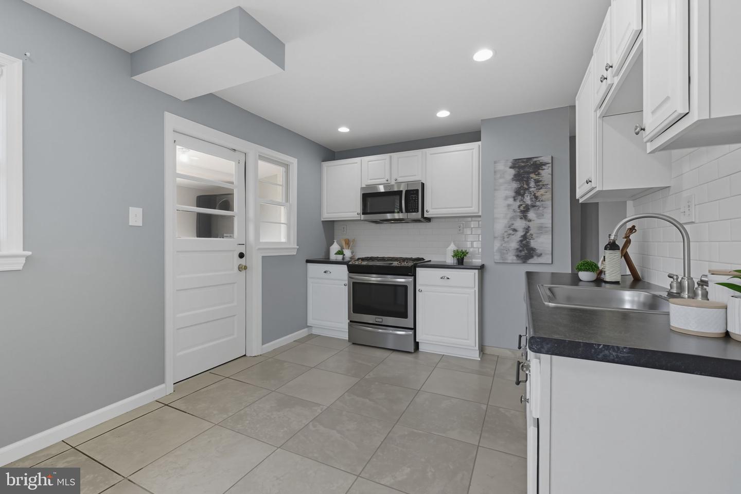 6942 UNIVERSITY DR, ALEXANDRIA, Virginia 22307, 2 Bedrooms Bedrooms, ,2 BathroomsBathrooms,Residential,For sale,6942 UNIVERSITY DR,VAFX2268226 MLS # VAFX2268226