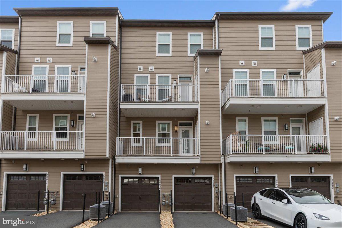 20692 WOOD QUAY DR, STERLING, Virginia 20166, 3 Bedrooms Bedrooms, ,2 BathroomsBathrooms,Residential,For sale,20692 WOOD QUAY DR,VALO2107298 MLS # VALO2107298