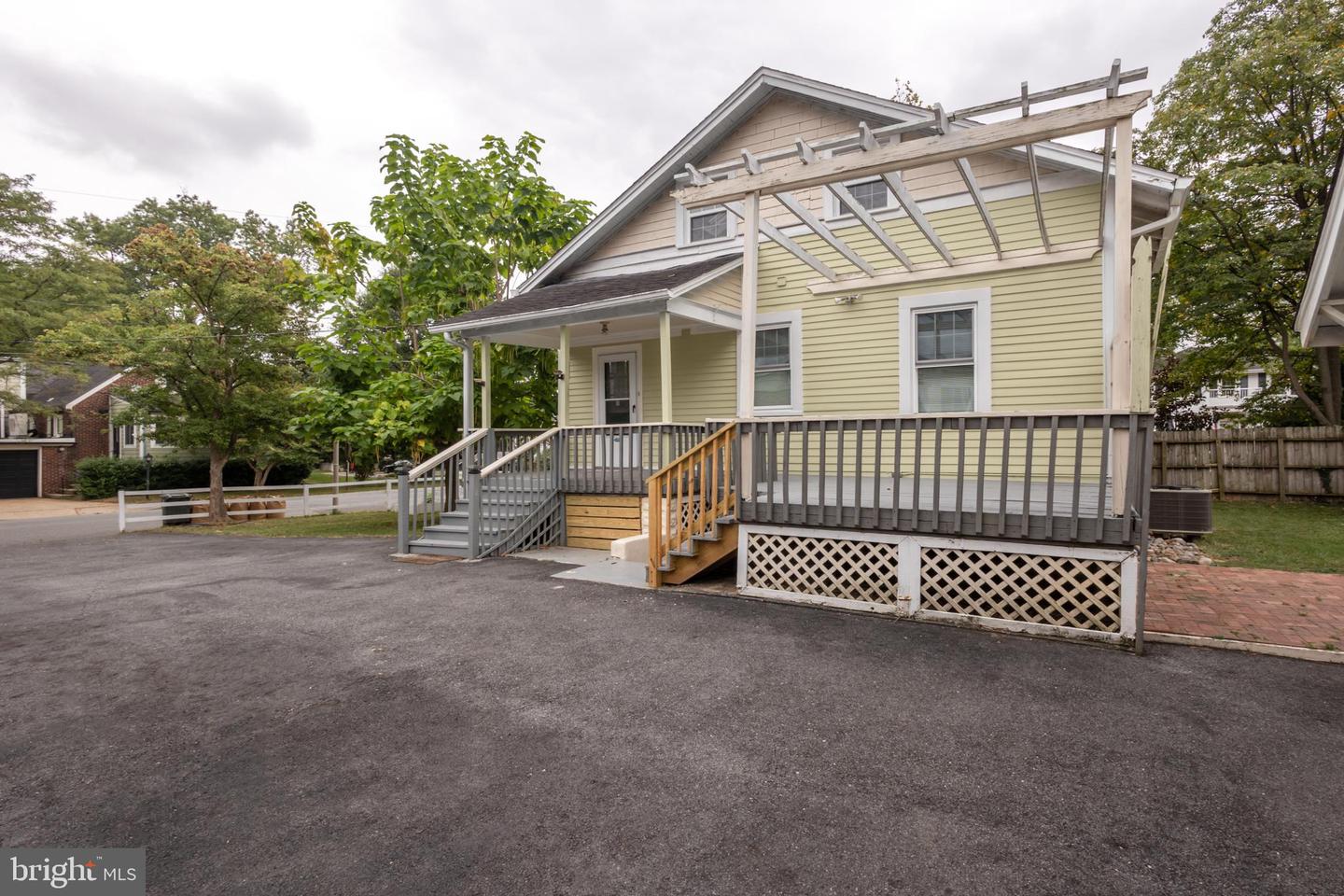 3201 N PERSHING DR, ARLINGTON, Virginia 22201, 5 Bedrooms Bedrooms, ,2 BathroomsBathrooms,Residential,For sale,3201 N PERSHING DR,VAAR2064092 MLS # VAAR2064092