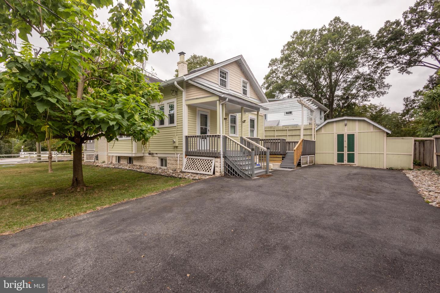 3201 N PERSHING DR, ARLINGTON, Virginia 22201, 5 Bedrooms Bedrooms, ,2 BathroomsBathrooms,Residential,For sale,3201 N PERSHING DR,VAAR2064092 MLS # VAAR2064092
