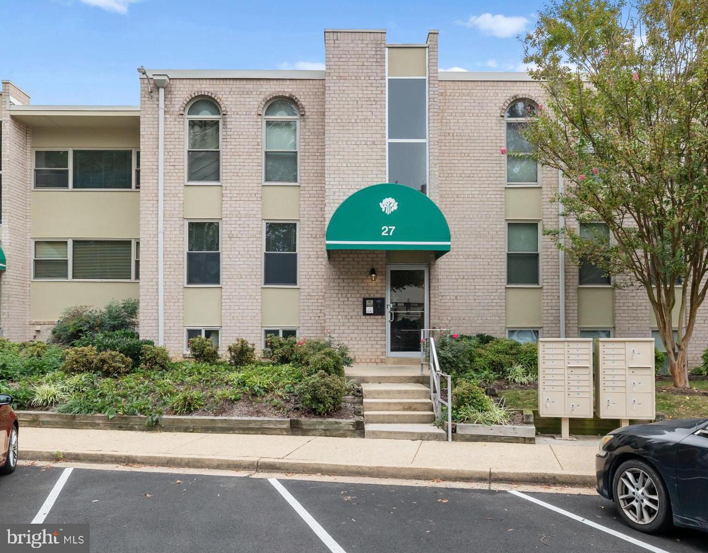 27 CANTERBURY SQ #201, ALEXANDRIA, Virginia 22304, 1 Bedroom Bedrooms, ,1 BathroomBathrooms,Residential,For sale,27 CANTERBURY SQ #201,VAAX2050118 MLS # VAAX2050118