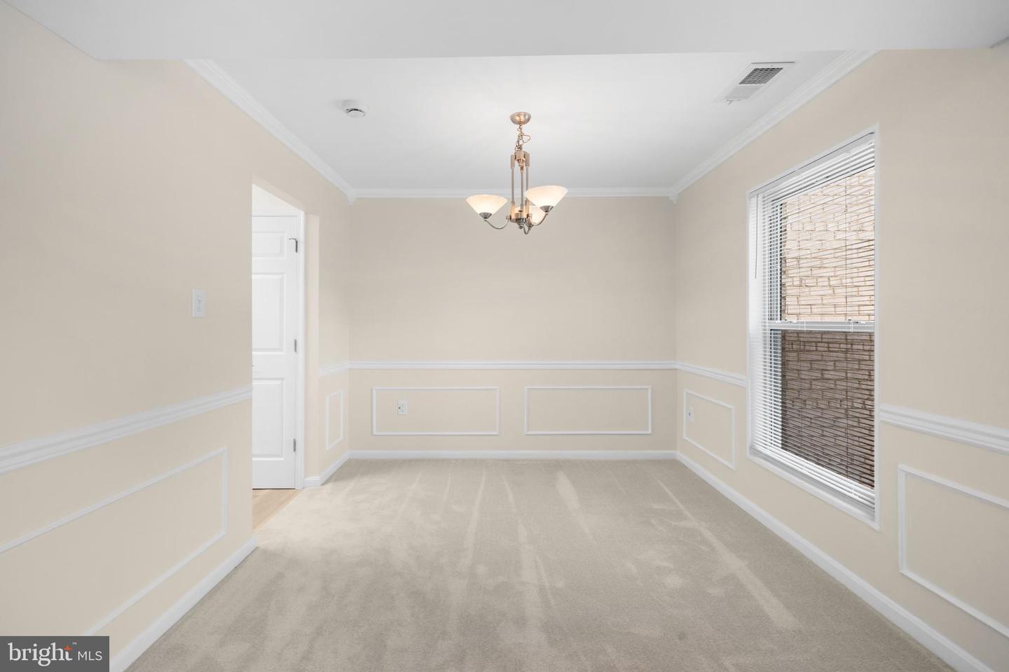 27 CANTERBURY SQ #201, ALEXANDRIA, Virginia 22304, 1 Bedroom Bedrooms, ,1 BathroomBathrooms,Residential,For sale,27 CANTERBURY SQ #201,VAAX2050118 MLS # VAAX2050118