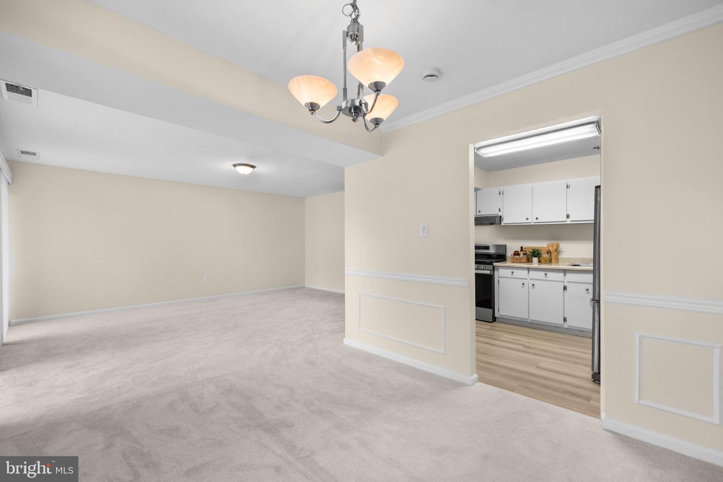 27 CANTERBURY SQ #201, ALEXANDRIA, Virginia 22304, 1 Bedroom Bedrooms, ,1 BathroomBathrooms,Residential,For sale,27 CANTERBURY SQ #201,VAAX2050118 MLS # VAAX2050118
