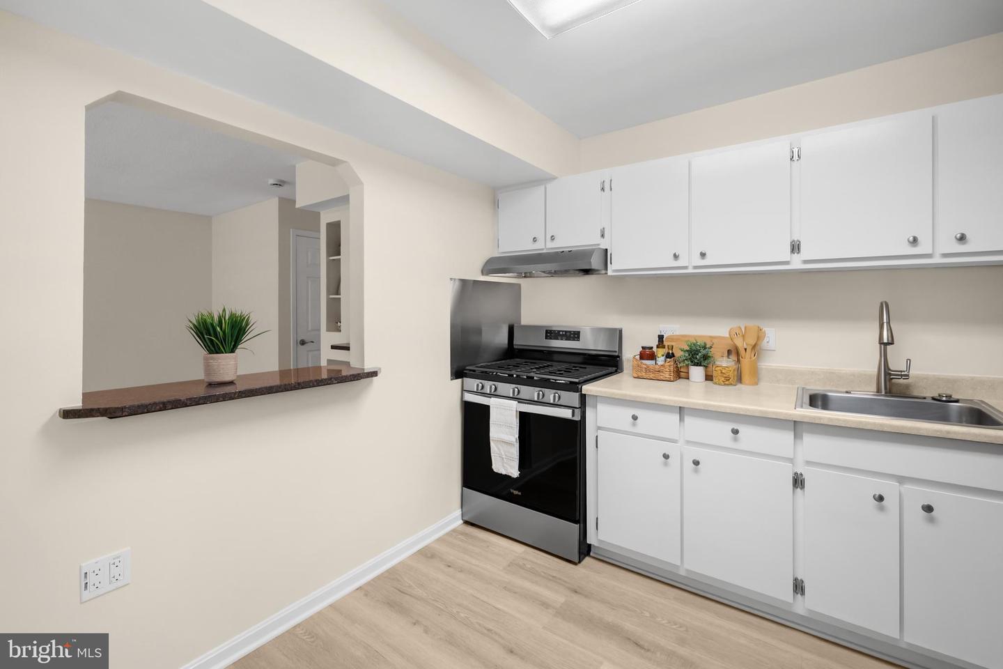 27 CANTERBURY SQ #201, ALEXANDRIA, Virginia 22304, 1 Bedroom Bedrooms, ,1 BathroomBathrooms,Residential,For sale,27 CANTERBURY SQ #201,VAAX2050118 MLS # VAAX2050118