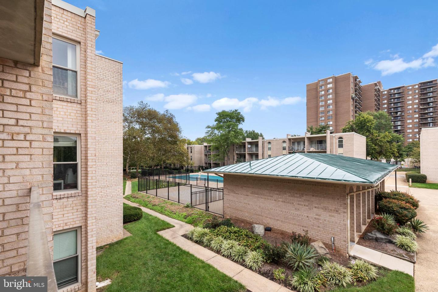27 CANTERBURY SQ #201, ALEXANDRIA, Virginia 22304, 1 Bedroom Bedrooms, ,1 BathroomBathrooms,Residential,For sale,27 CANTERBURY SQ #201,VAAX2050118 MLS # VAAX2050118