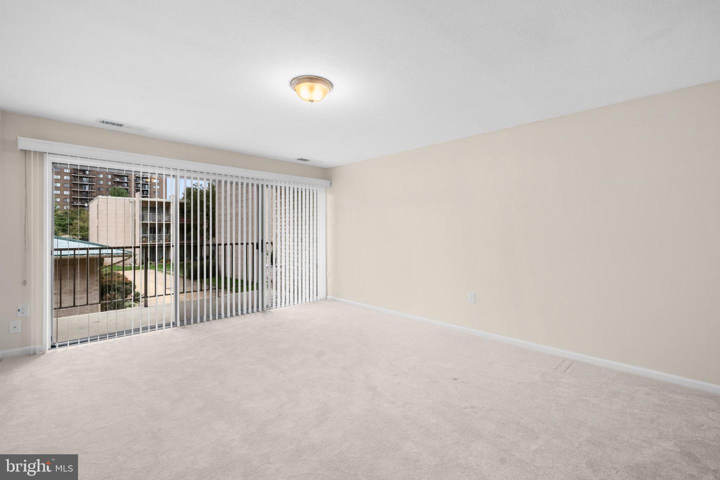 27 CANTERBURY SQ #201, ALEXANDRIA, Virginia 22304, 1 Bedroom Bedrooms, ,1 BathroomBathrooms,Residential,For sale,27 CANTERBURY SQ #201,VAAX2050118 MLS # VAAX2050118