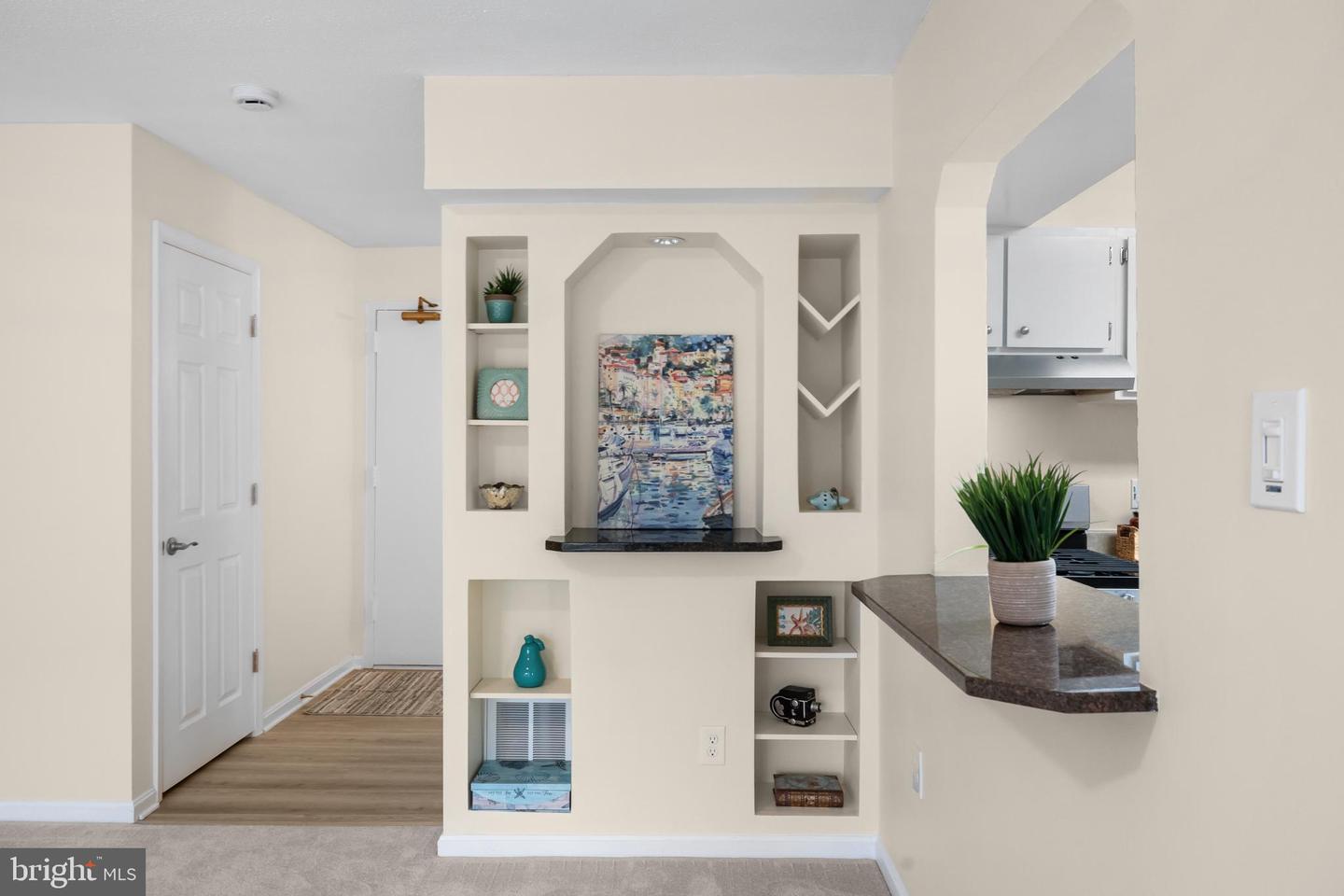 27 CANTERBURY SQ #201, ALEXANDRIA, Virginia 22304, 1 Bedroom Bedrooms, ,1 BathroomBathrooms,Residential,For sale,27 CANTERBURY SQ #201,VAAX2050118 MLS # VAAX2050118