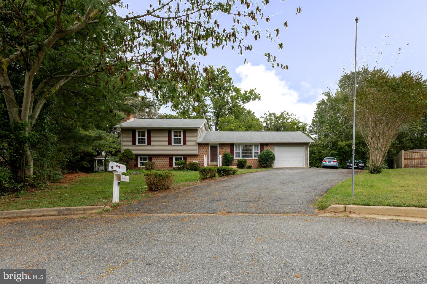 5 WICKHAM CT, FREDERICKSBURG, Virginia 22405, 3 Bedrooms Bedrooms, ,3 BathroomsBathrooms,Residential,For sale,5 WICKHAM CT,VAST2042924 MLS # VAST2042924