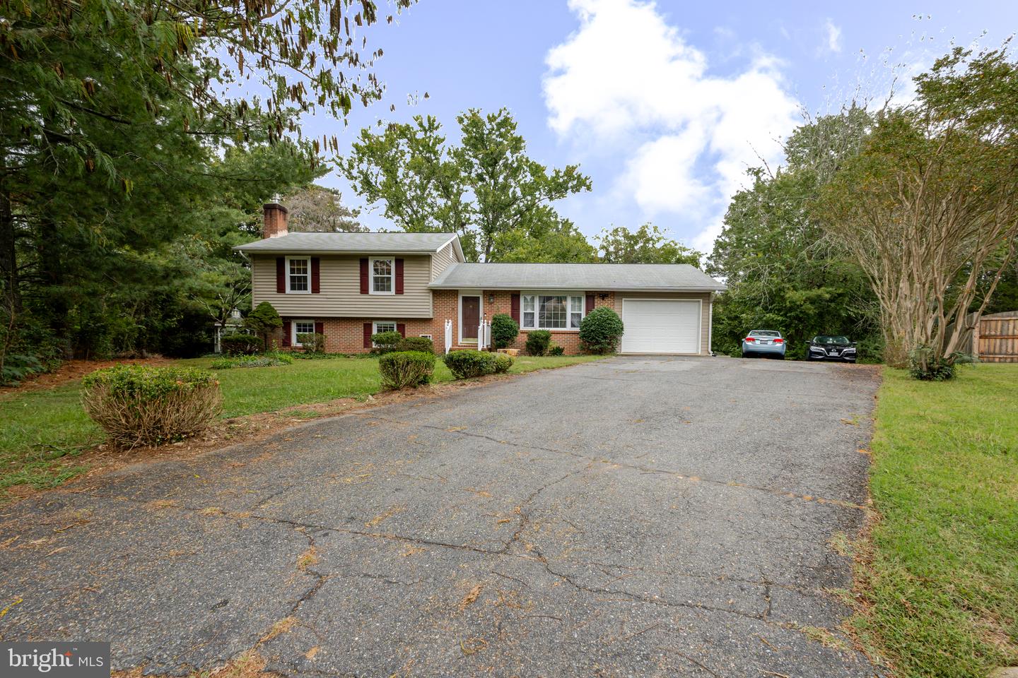 5 WICKHAM CT, FREDERICKSBURG, Virginia 22405, 3 Bedrooms Bedrooms, ,3 BathroomsBathrooms,Residential,For sale,5 WICKHAM CT,VAST2042924 MLS # VAST2042924