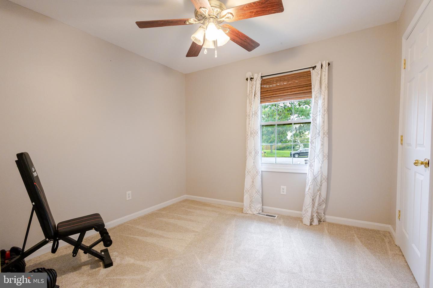5 WICKHAM CT, FREDERICKSBURG, Virginia 22405, 3 Bedrooms Bedrooms, ,3 BathroomsBathrooms,Residential,For sale,5 WICKHAM CT,VAST2042924 MLS # VAST2042924