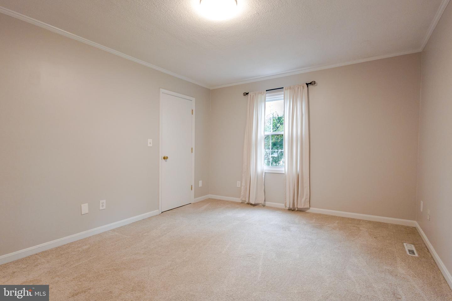 5 WICKHAM CT, FREDERICKSBURG, Virginia 22405, 3 Bedrooms Bedrooms, ,3 BathroomsBathrooms,Residential,For sale,5 WICKHAM CT,VAST2042924 MLS # VAST2042924