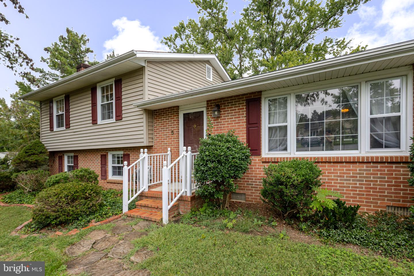 5 WICKHAM CT, FREDERICKSBURG, Virginia 22405, 3 Bedrooms Bedrooms, ,3 BathroomsBathrooms,Residential,For sale,5 WICKHAM CT,VAST2042924 MLS # VAST2042924