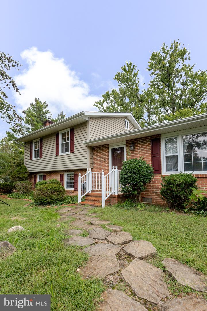 5 WICKHAM CT, FREDERICKSBURG, Virginia 22405, 3 Bedrooms Bedrooms, ,3 BathroomsBathrooms,Residential,For sale,5 WICKHAM CT,VAST2042924 MLS # VAST2042924