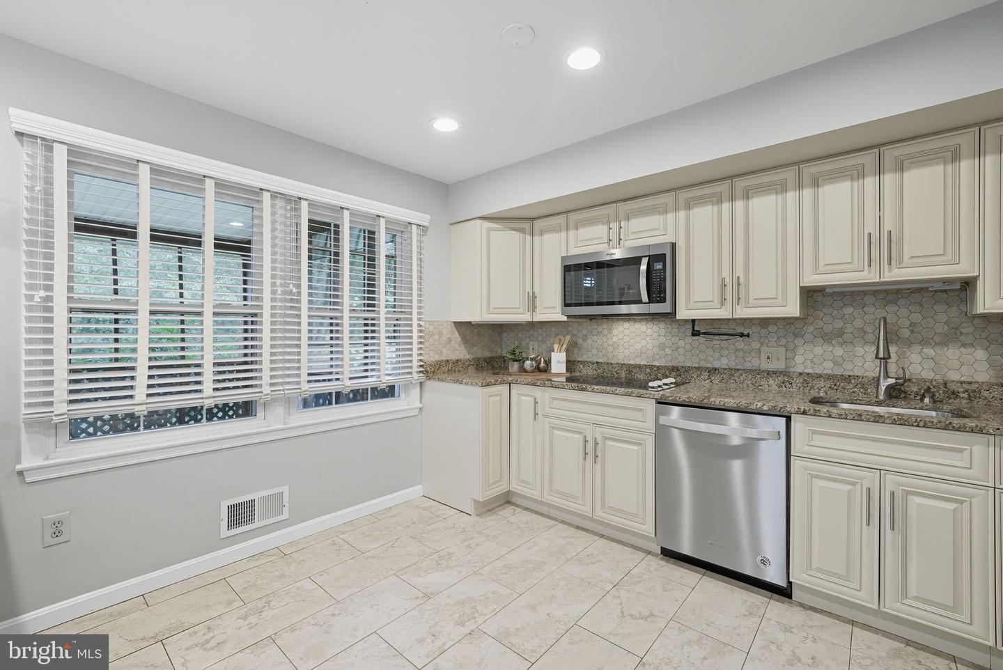 13111 ORLEANS ST, WOODBRIDGE, Virginia 22192, 5 Bedrooms Bedrooms, ,3 BathroomsBathrooms,Residential,For sale,13111 ORLEANS ST,VAPW2104820 MLS # VAPW2104820