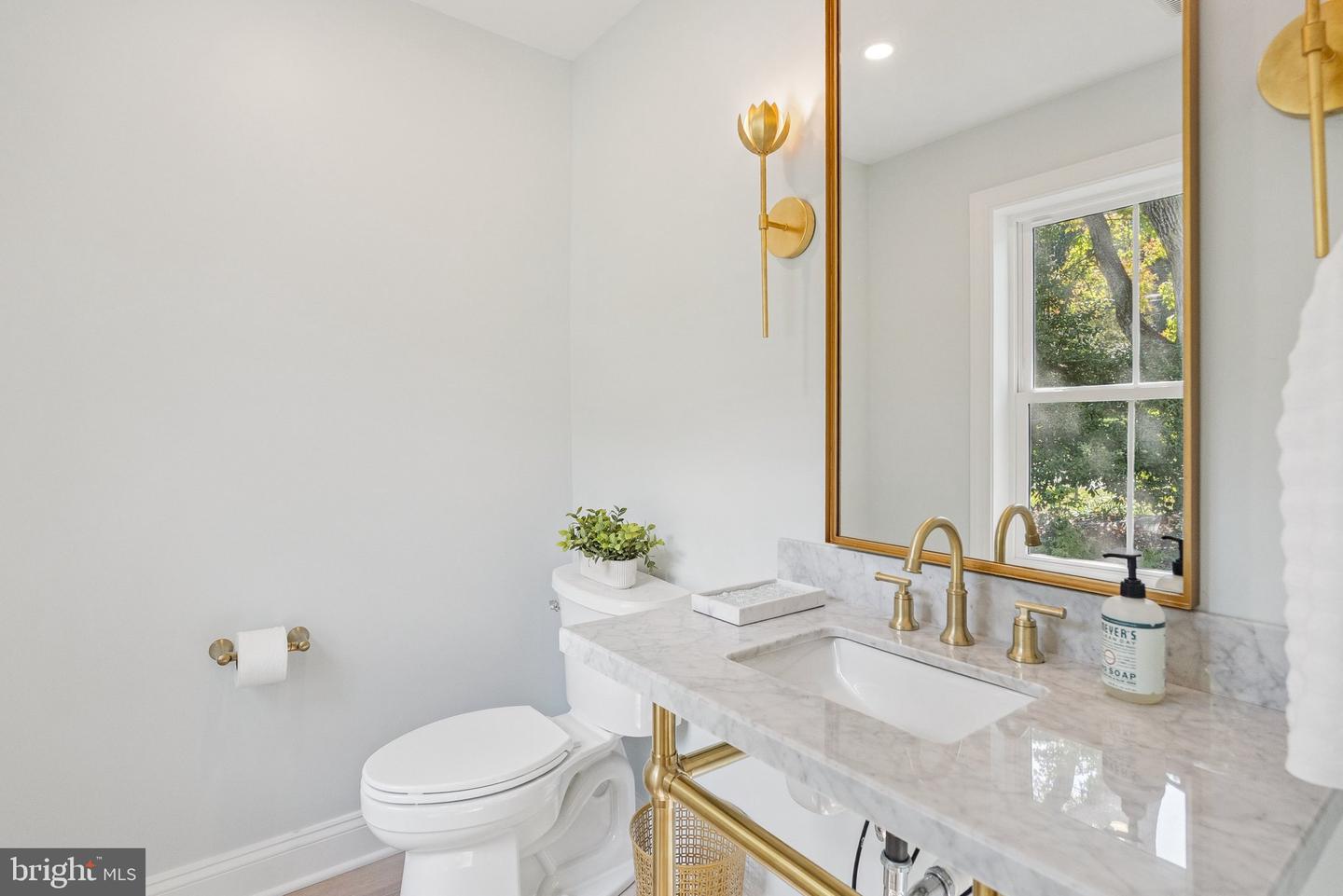 5532 HALWIS ST, ALEXANDRIA, Virginia 22303, 4 Bedrooms Bedrooms, ,3 BathroomsBathrooms,Residential,For sale,5532 HALWIS ST,VAFX2269766 MLS # VAFX2269766