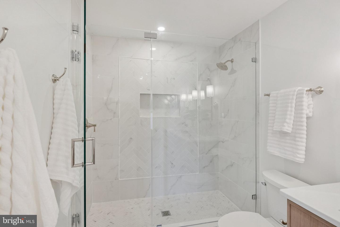 5532 HALWIS ST, ALEXANDRIA, Virginia 22303, 4 Bedrooms Bedrooms, ,3 BathroomsBathrooms,Residential,For sale,5532 HALWIS ST,VAFX2269766 MLS # VAFX2269766