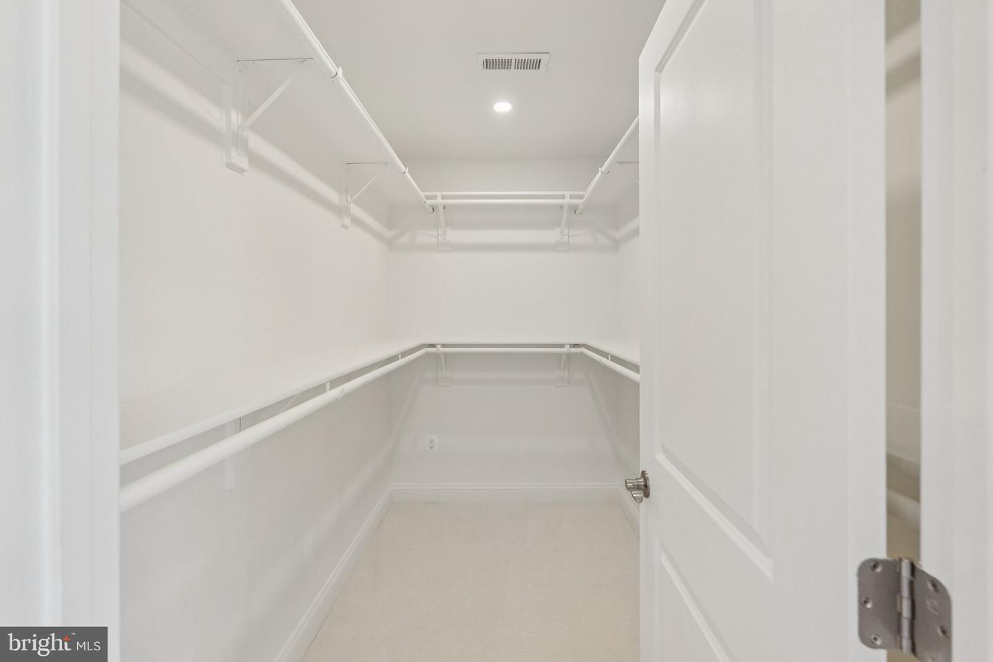5532 HALWIS ST, ALEXANDRIA, Virginia 22303, 4 Bedrooms Bedrooms, ,3 BathroomsBathrooms,Residential,For sale,5532 HALWIS ST,VAFX2269766 MLS # VAFX2269766