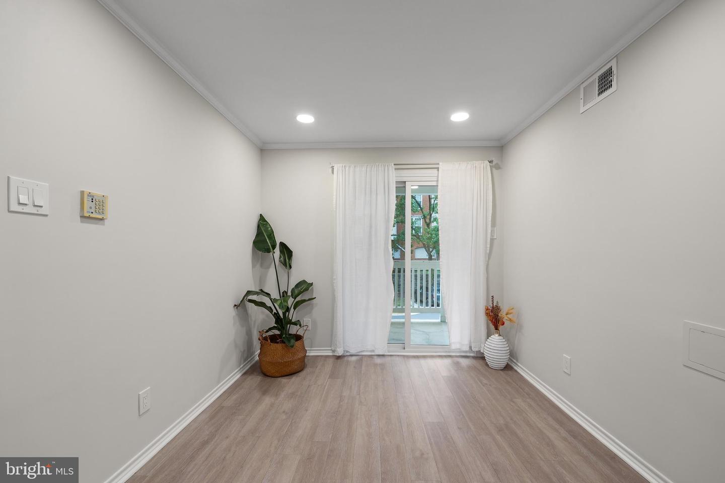 1505 LINCOLN WAY #201, MCLEAN, Virginia 22102, 2 Bedrooms Bedrooms, ,2 BathroomsBathrooms,Residential,For sale,1505 LINCOLN WAY #201,VAFX2269822 MLS # VAFX2269822