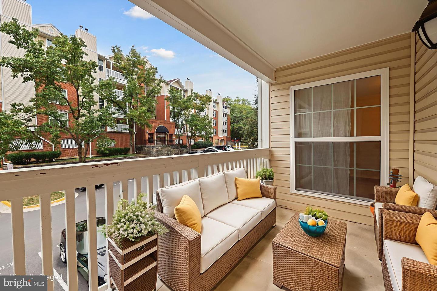 1505 LINCOLN WAY #201, MCLEAN, Virginia 22102, 2 Bedrooms Bedrooms, ,2 BathroomsBathrooms,Residential,For sale,1505 LINCOLN WAY #201,VAFX2269822 MLS # VAFX2269822
